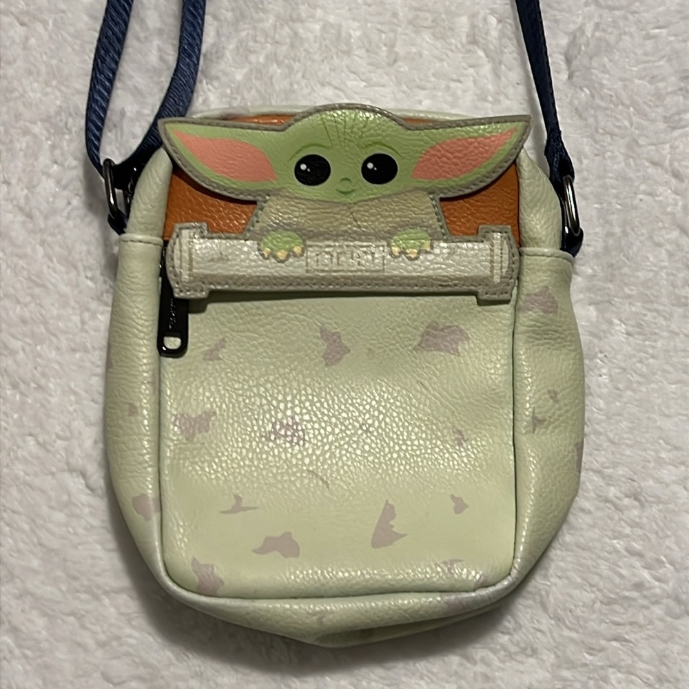 Star. Wars Grogu Baby Yoda Cream and‎ Green Crossbody Bag By Buckle Down